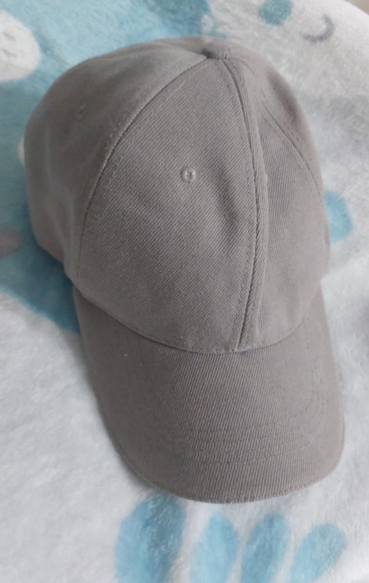 Gorra con caspa — foto 2