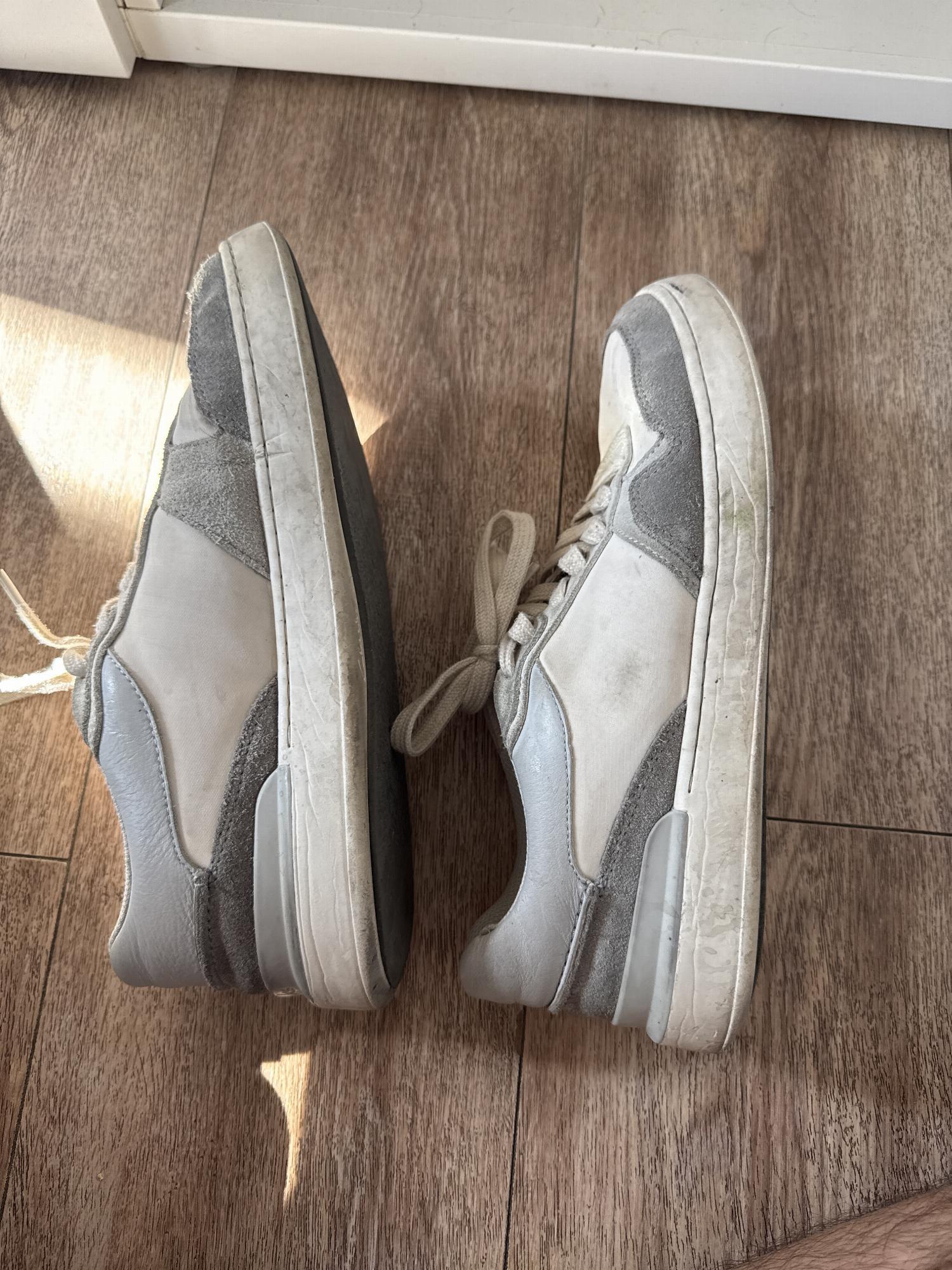 Zapatos con mucho uso — foto 2