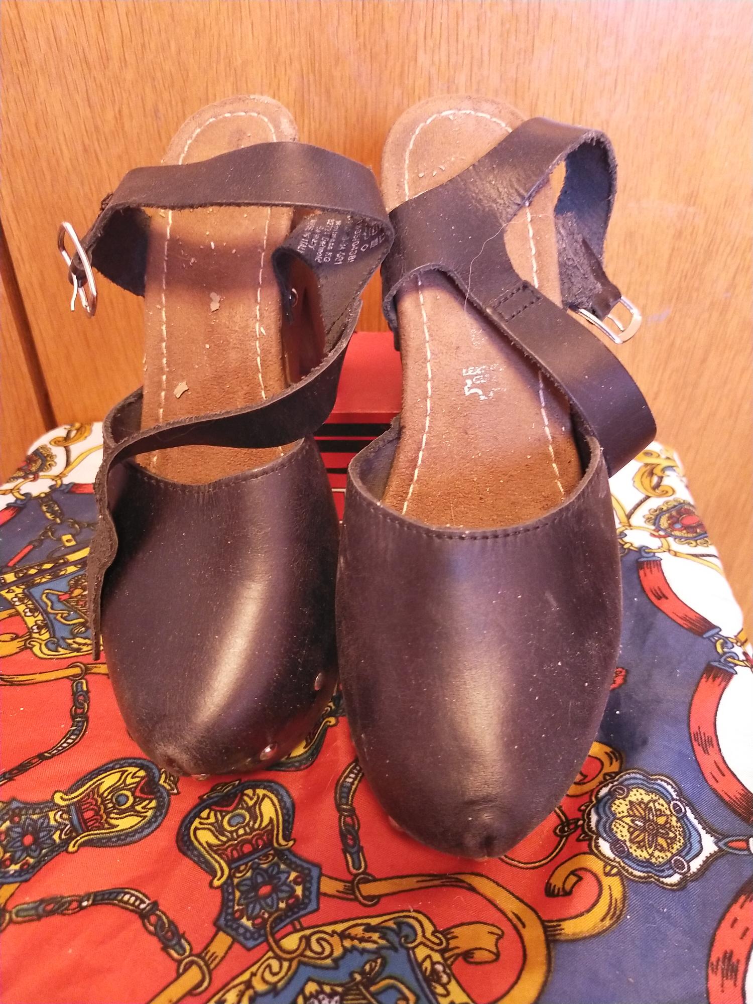 Tacones usados apestosos — foto 4