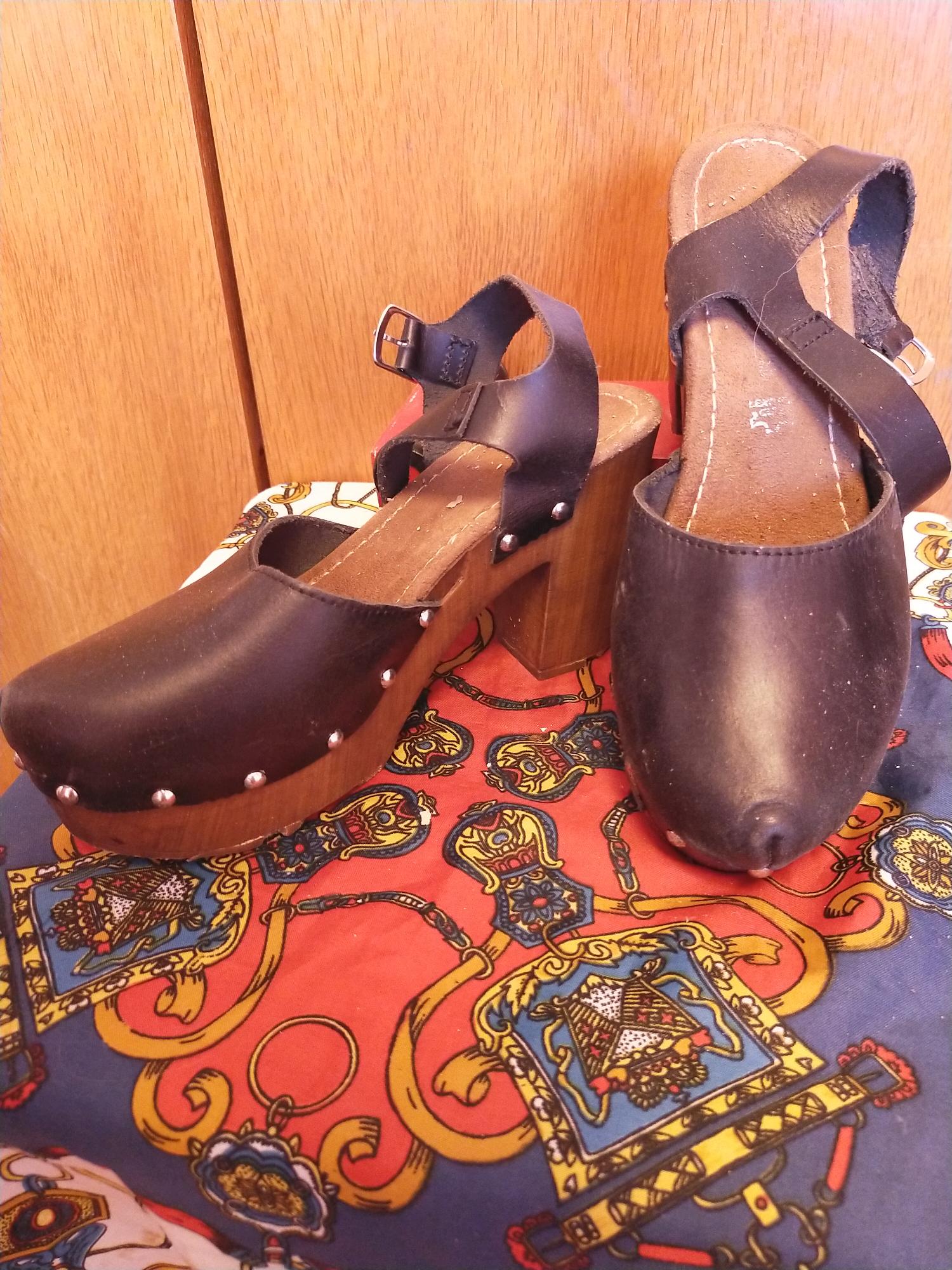 Tacones usados apestosos — foto 5