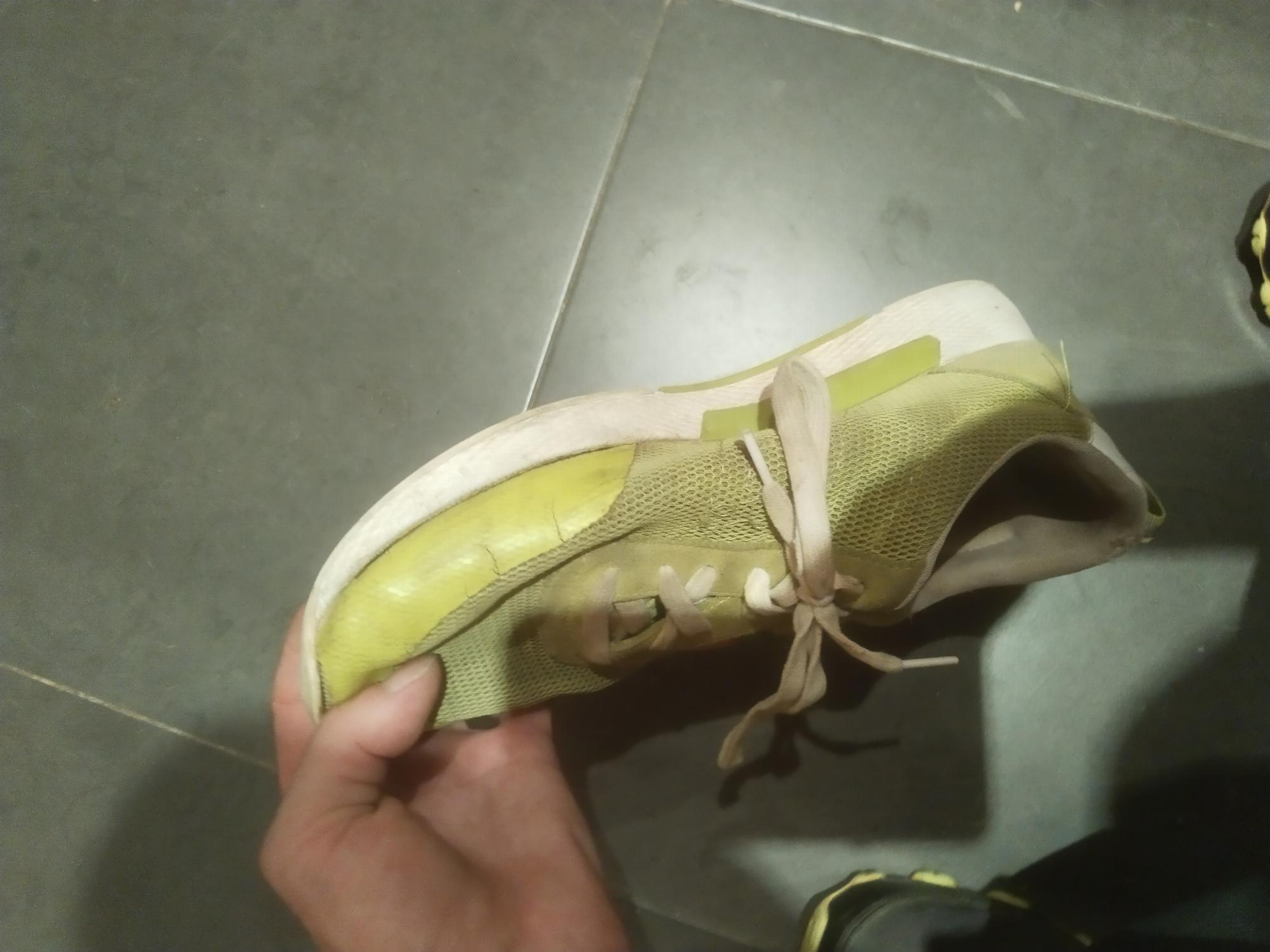 Zapas sudaditas y mucho olor a pies — foto 2